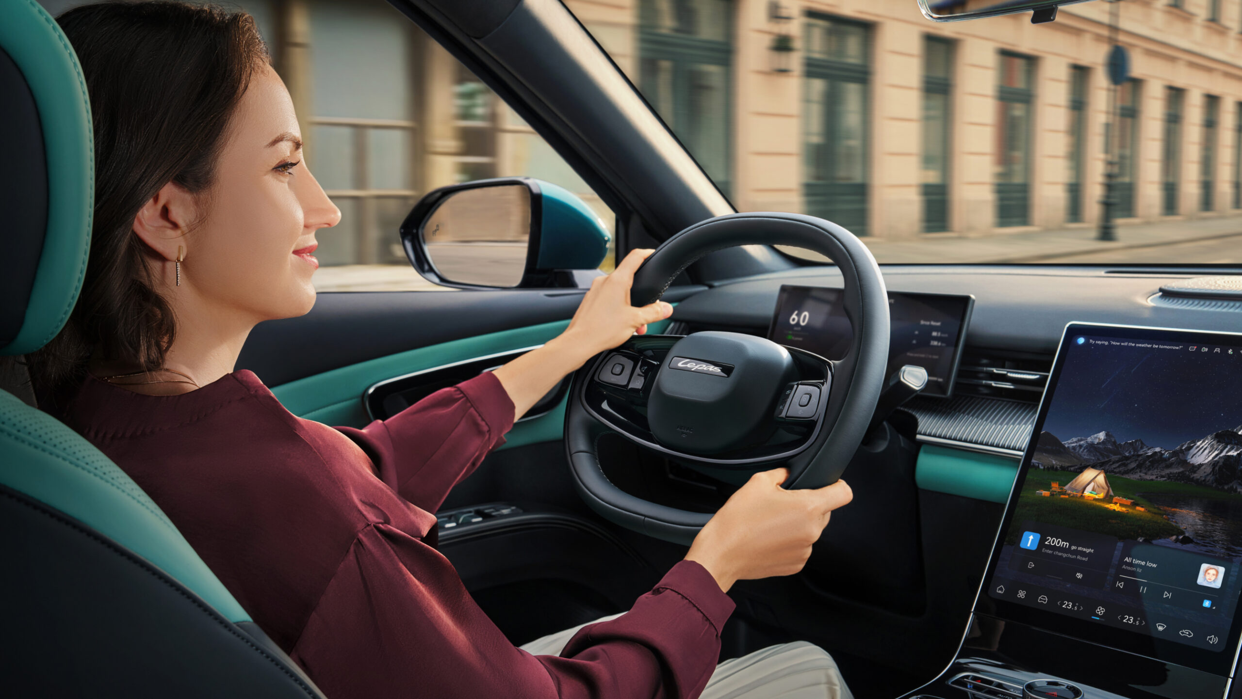 lepas-l8-interni-donna-volante-schermo-touchscreen
